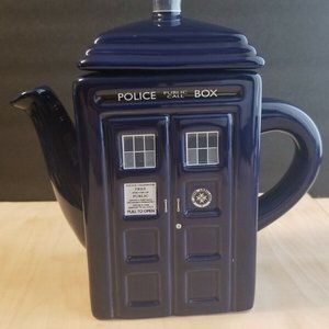 DR182 Doctor Who Tardis Teapot Time Machine Sci Fi BBC Blue Police Call Box